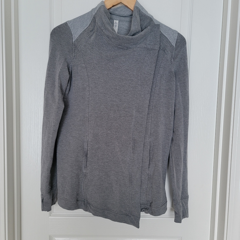 Lululemon size 4 wrap jacket